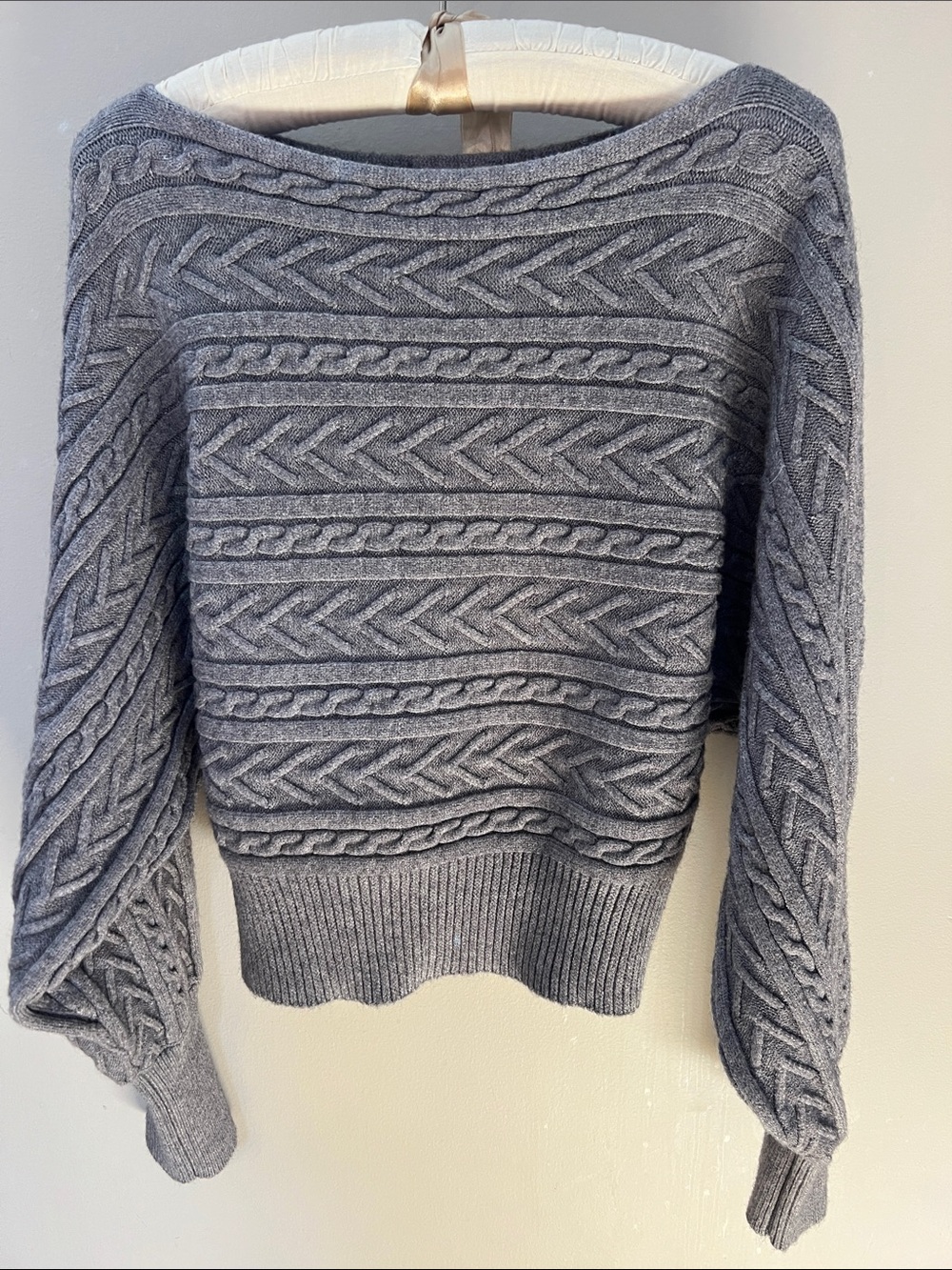 Cropped Crewneck Cable Knit Sweater - Gray